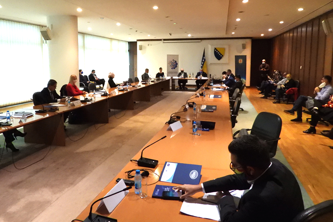 Poslanici i delegati PSBiH učestvovali na okruglom stolu pod nazivom „Konkretan razgovor – 14 prioriteta EU: s riječi na djela“
